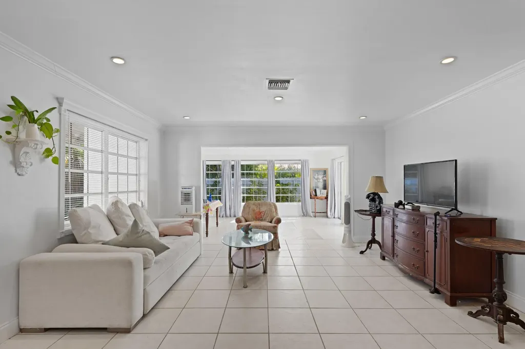 208 34th Street West Palm Beach FL 33407