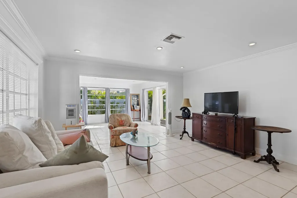 208 34th Street West Palm Beach FL 33407
