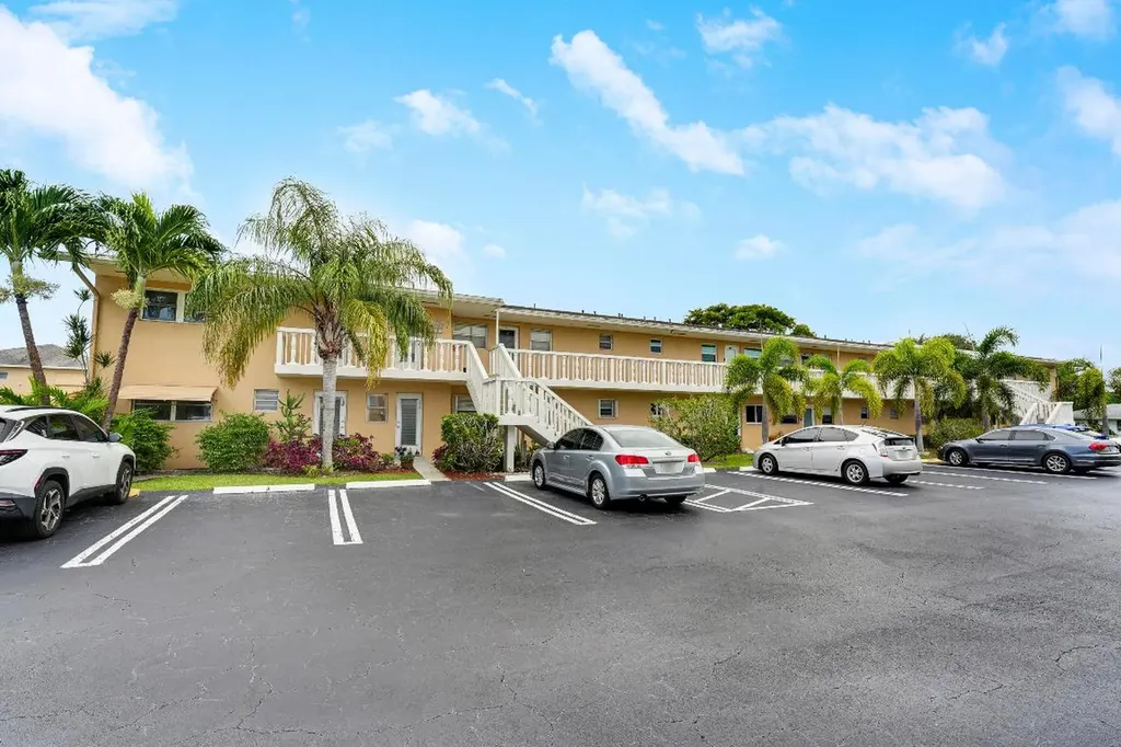 2132 NE 1st Way Boynton Beach FL 33435