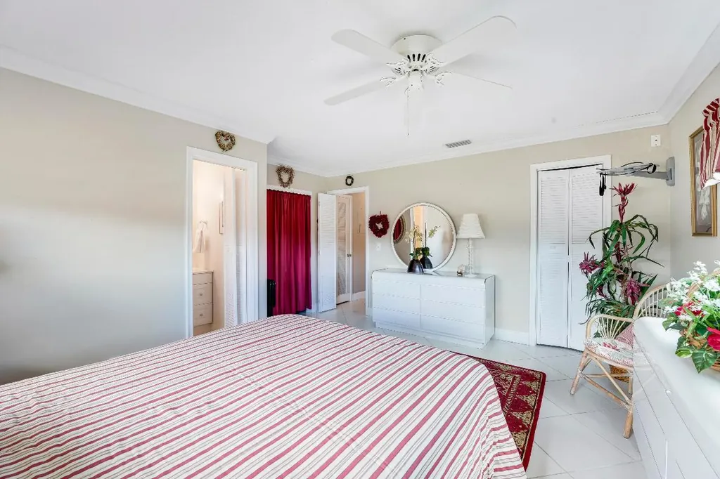 2132 NE 1st Way Boynton Beach FL 33435