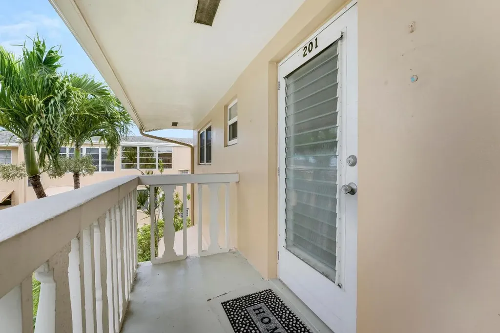 2132 NE 1st Way Boynton Beach FL 33435