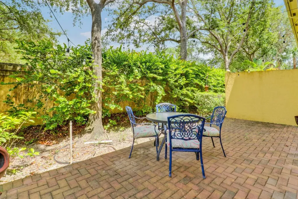 102 Via Emilia Royal Palm Beach FL 33411