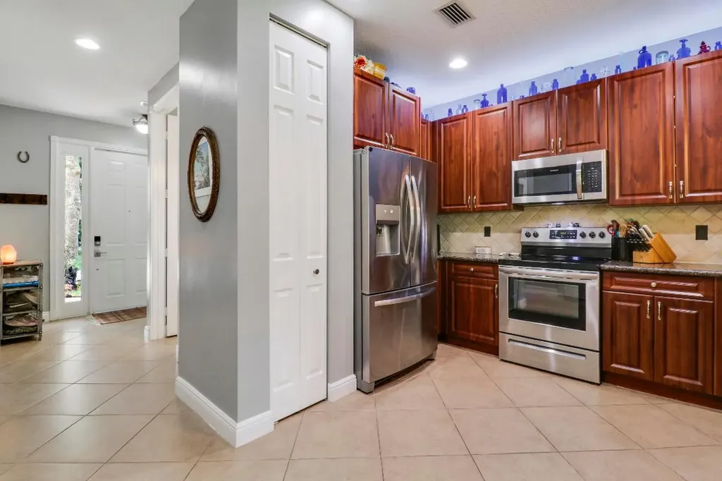 102 Via Emilia Royal Palm Beach FL 33411