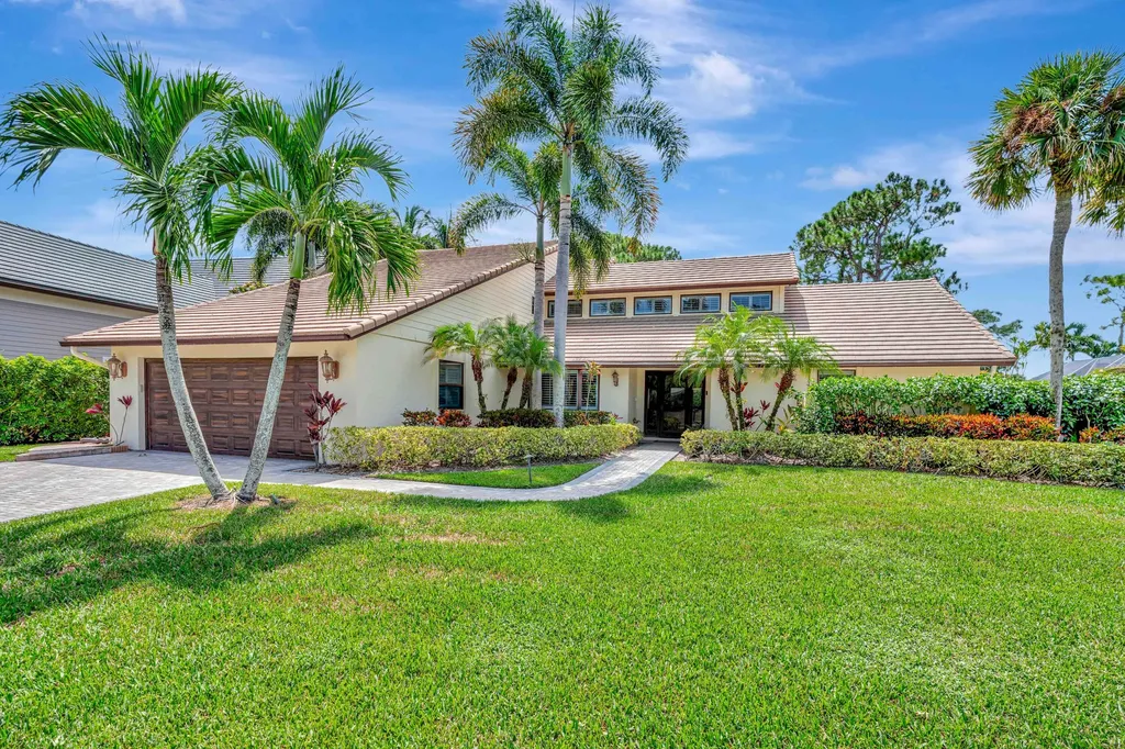 11 Berwick Road NE Palm Beach Gardens FL 33418