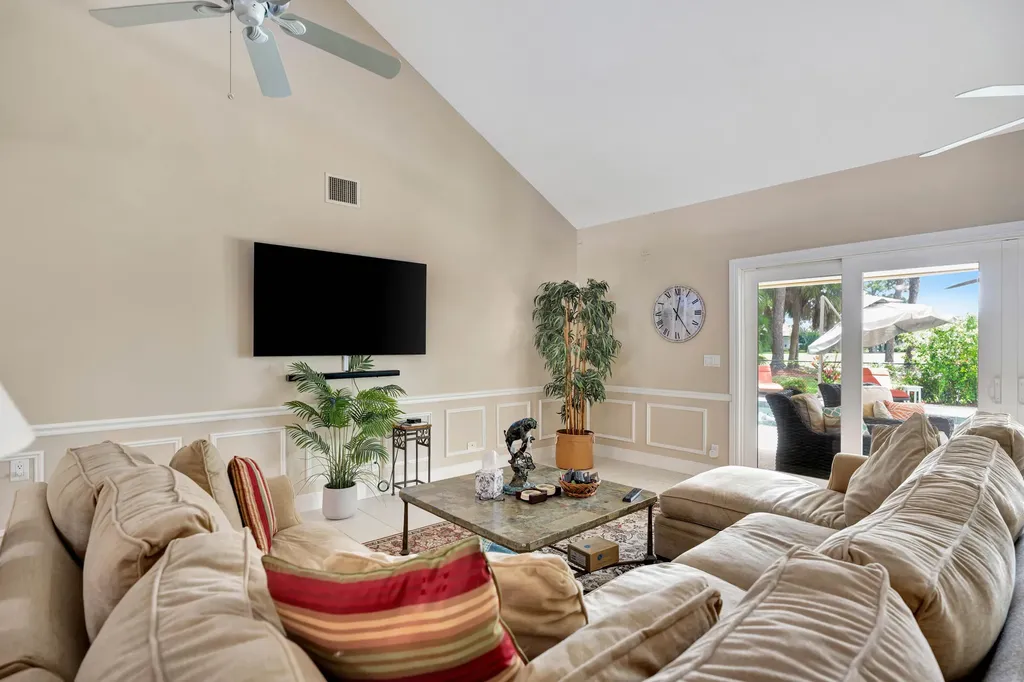 11 Berwick Road NE Palm Beach Gardens FL 33418