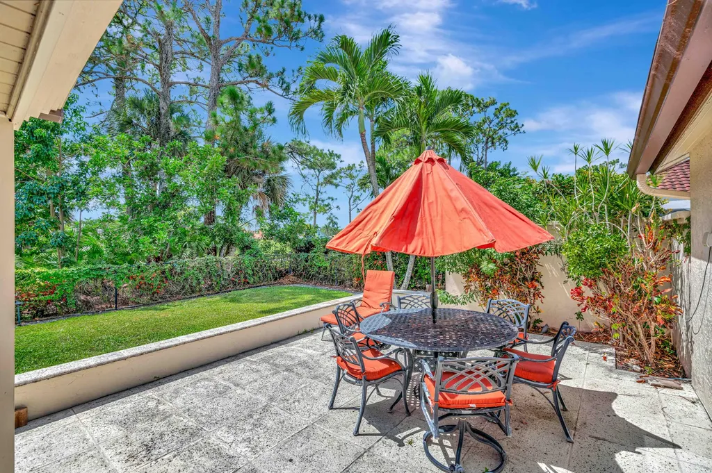 11 Berwick Road NE Palm Beach Gardens FL 33418