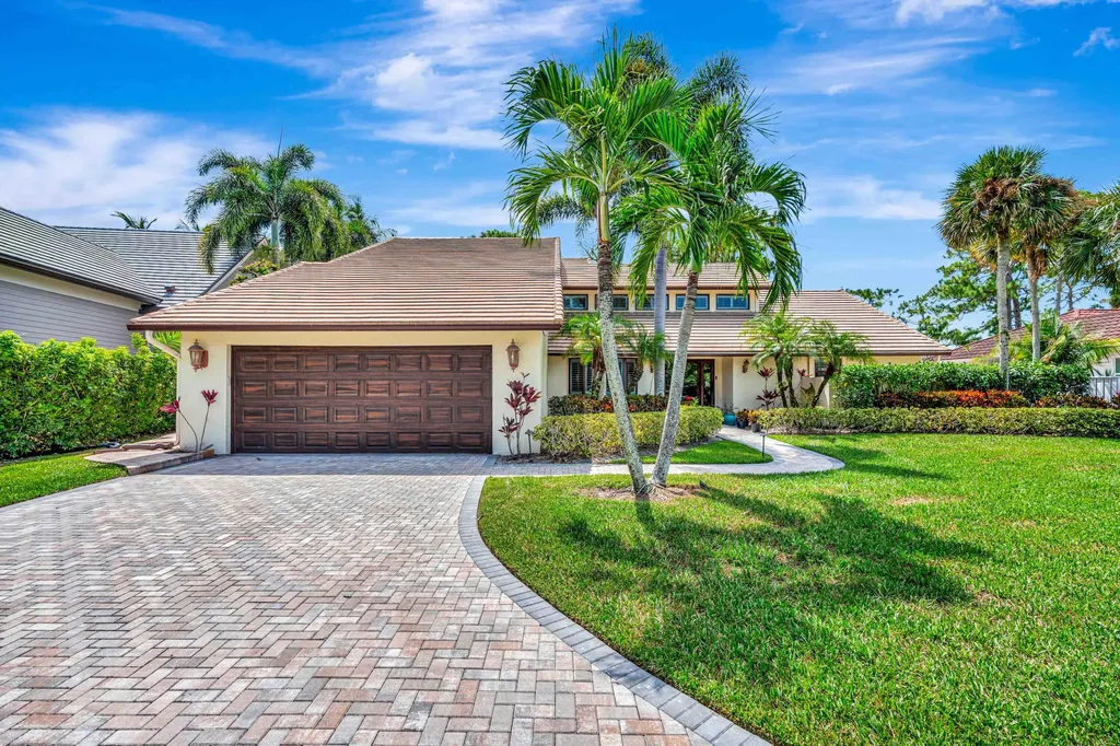 11 Berwick Road NE Palm Beach Gardens FL 33418