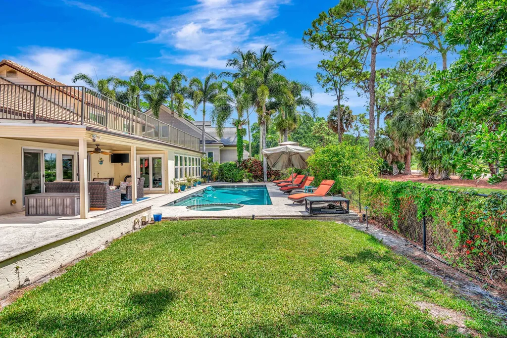 11 Berwick Road NE Palm Beach Gardens FL 33418