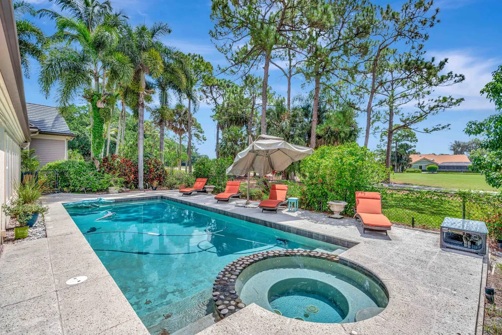 11 Berwick Road NE Palm Beach Gardens FL 33418