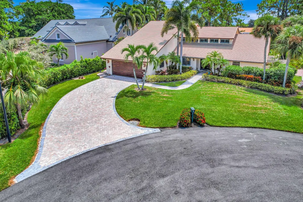 11 Berwick Road NE Palm Beach Gardens FL 33418