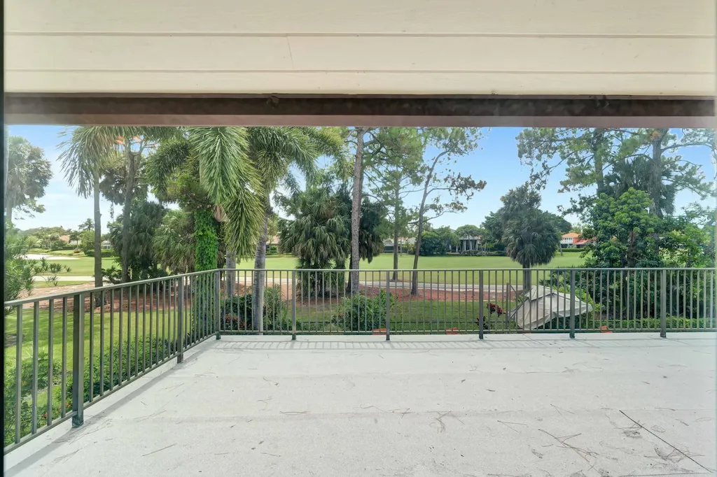 11 Berwick Road NE Palm Beach Gardens FL 33418