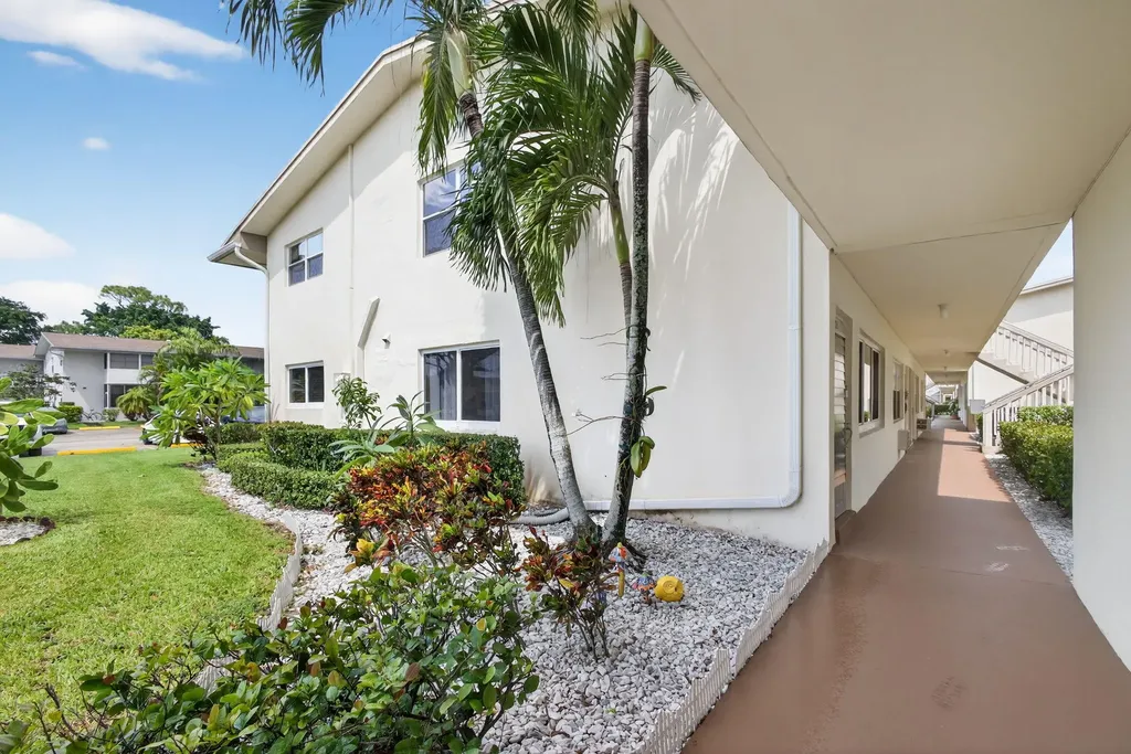 221 Coventry J West Palm Beach FL 33417