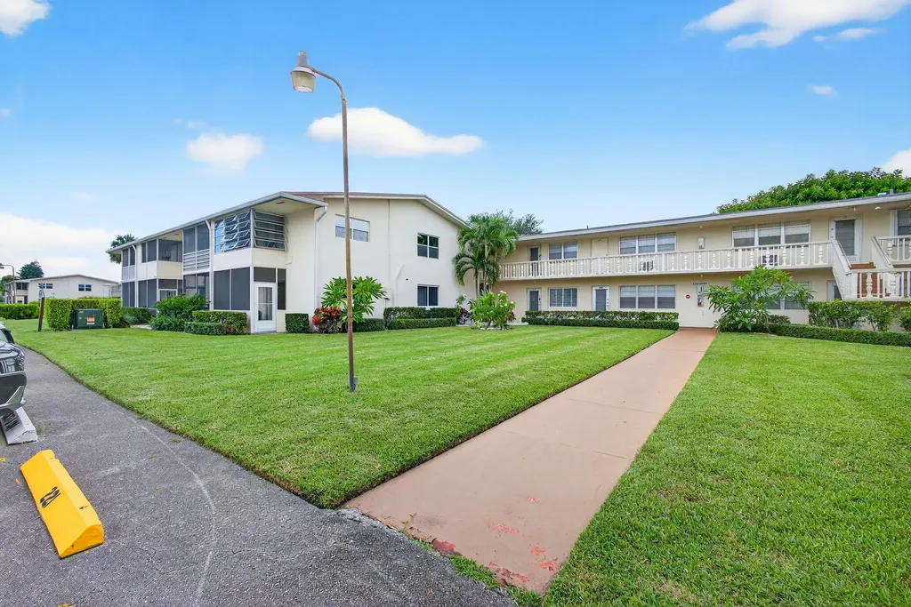 221 Coventry J West Palm Beach FL 33417