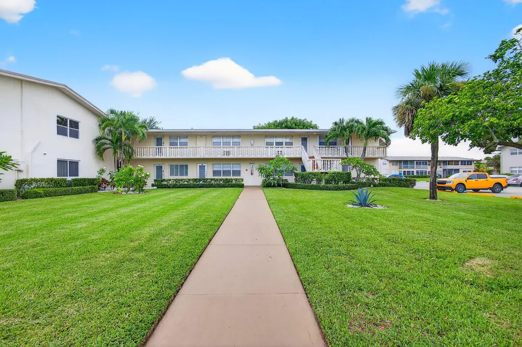 221 Coventry J West Palm Beach FL 33417