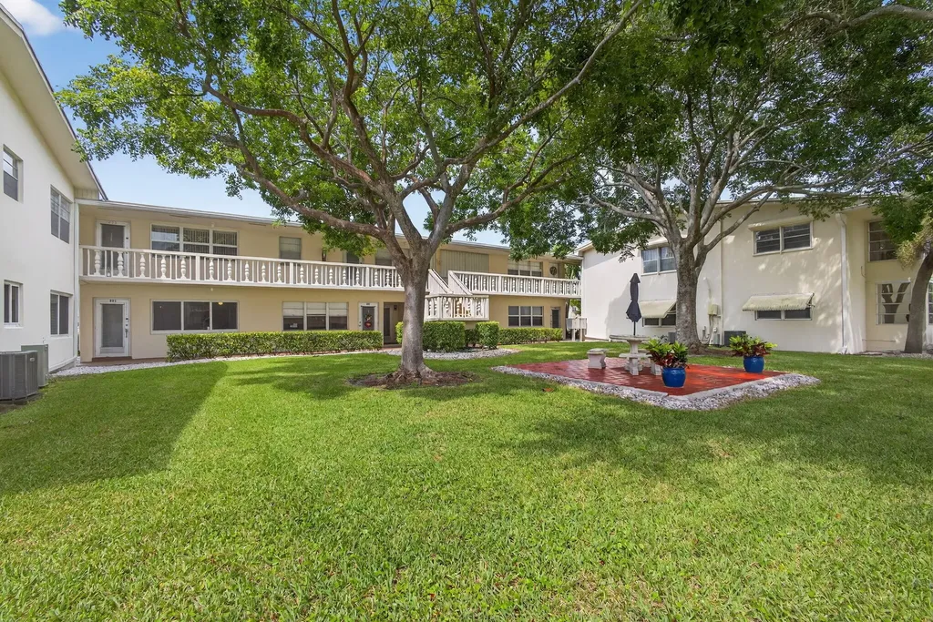 221 Coventry J West Palm Beach FL 33417