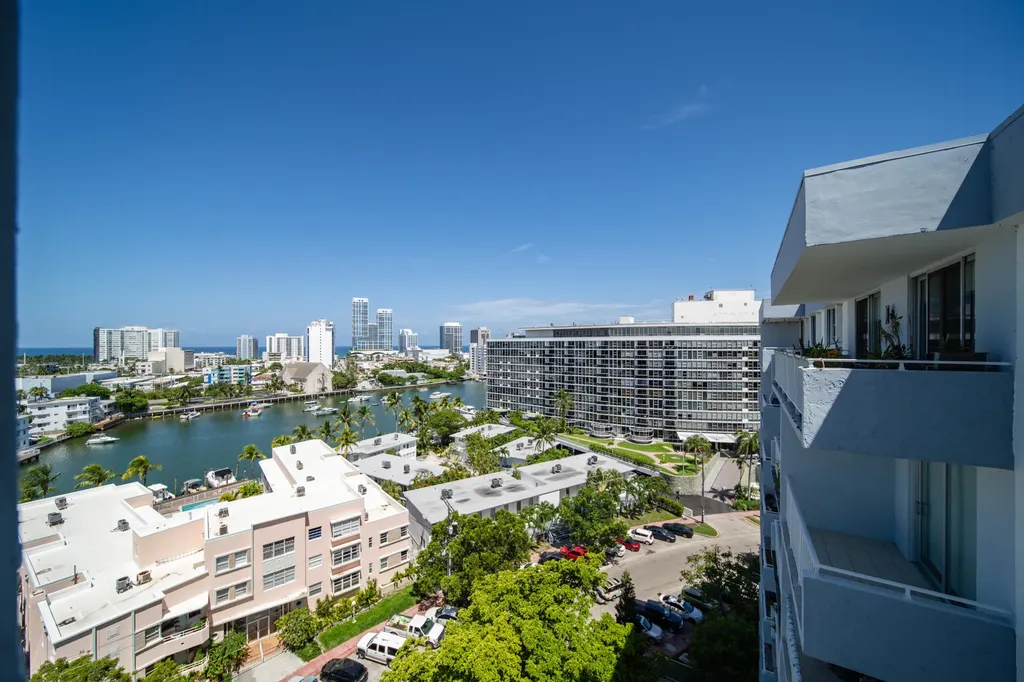 6900 Bay Drive Miami Beach FL 33141