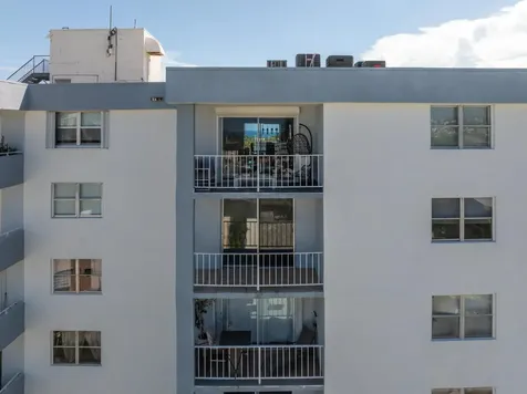6900 Bay Drive Miami Beach FL 33141
