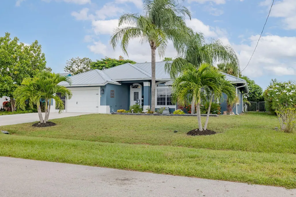 831 SW Duncan Terrace Port St Lucie FL 34953