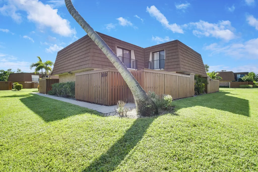 3900 County Line Road Tequesta FL 33469