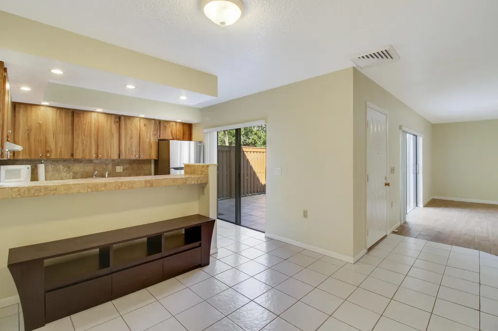 3900 County Line Road Tequesta FL 33469