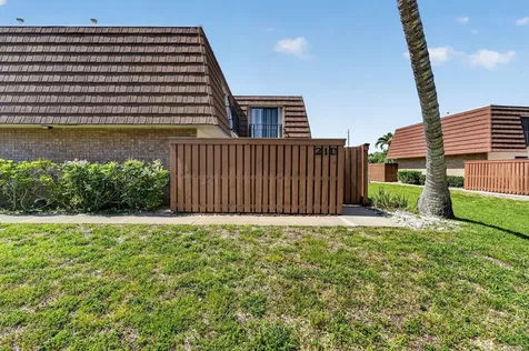3900 County Line Road Tequesta FL 33469