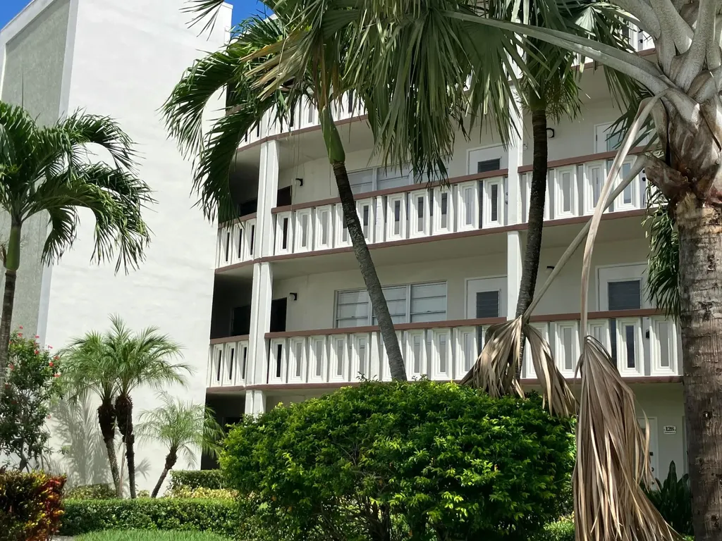 130 Southampton B West Palm Beach FL 33417