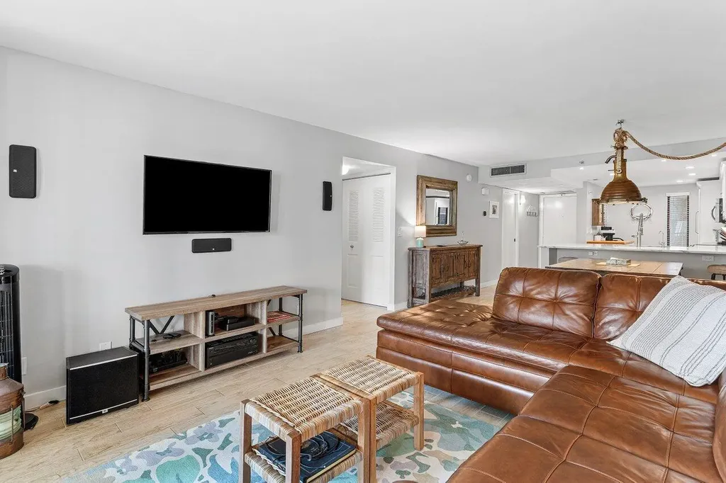 17 Royal Palm Way Boca Raton FL 33432