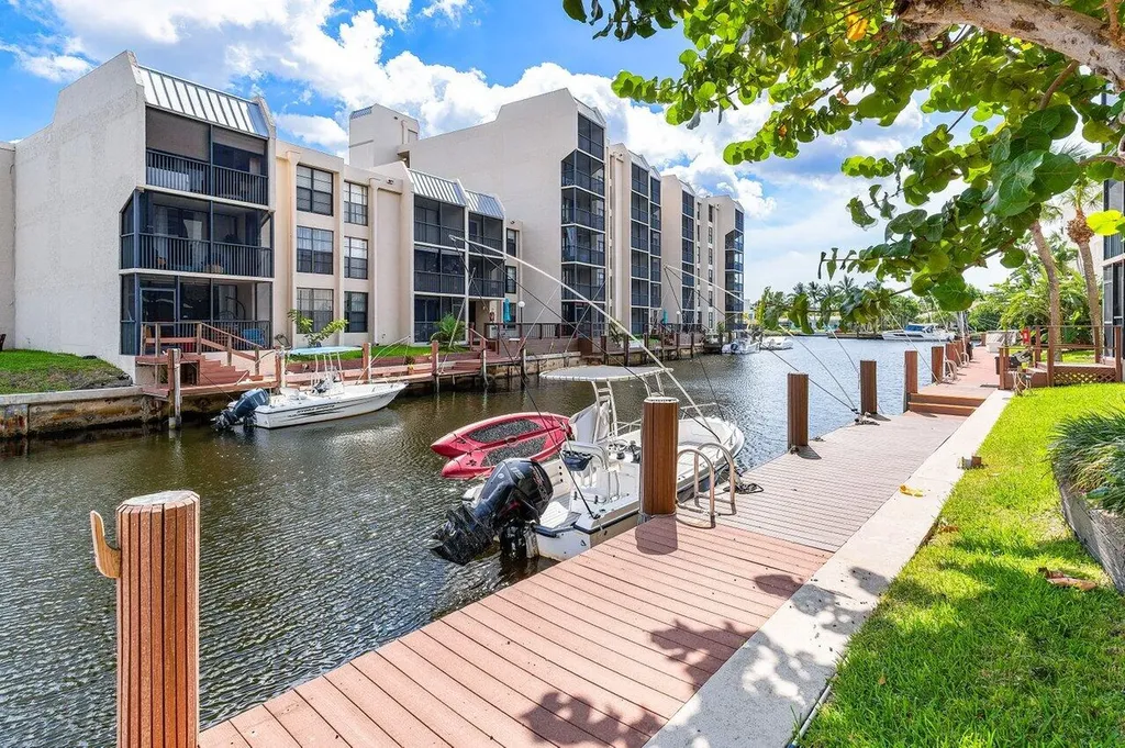 17 Royal Palm Way Boca Raton FL 33432