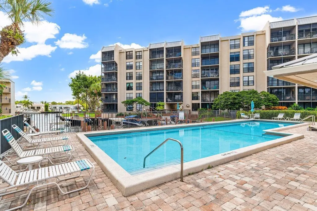 17 Royal Palm Way Boca Raton FL 33432