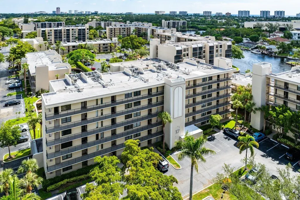 17 Royal Palm Way Boca Raton FL 33432