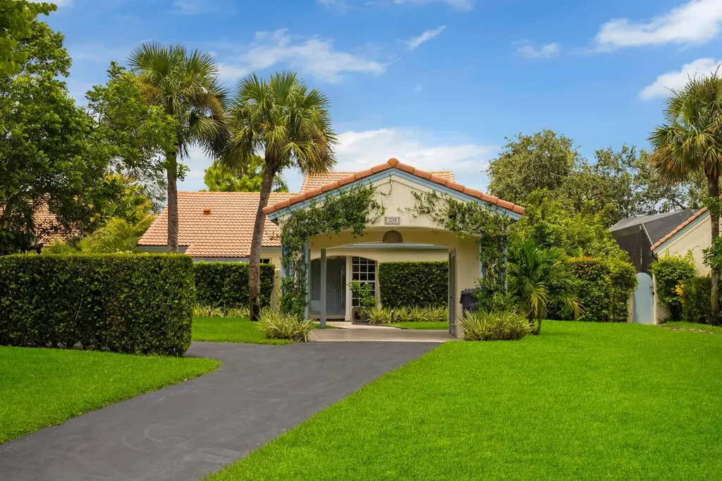 2291 Las Casitas Drive Wellington FL 33414