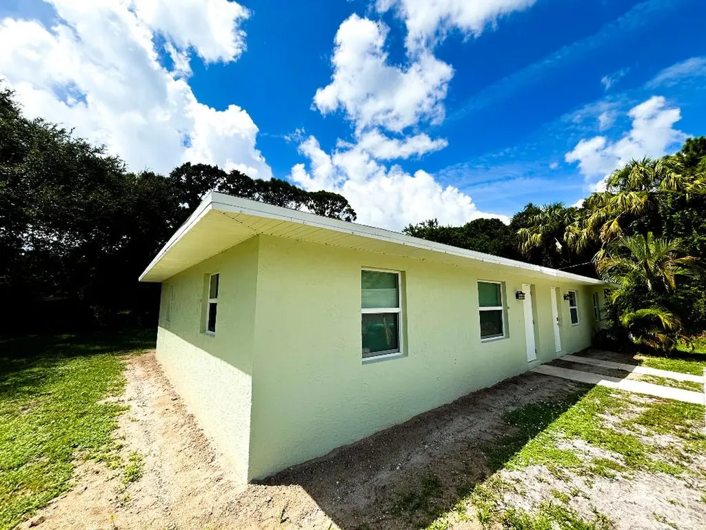 2147 Sibley Avenue Fort Pierce FL 34982