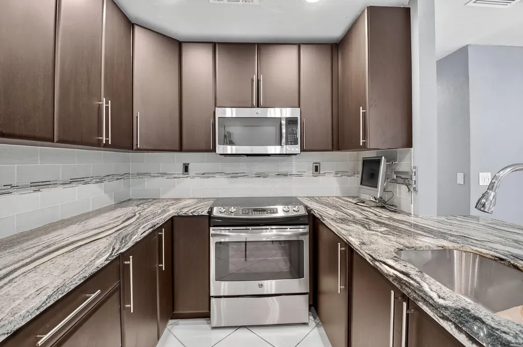 624 Flanders M Delray Beach FL 33484