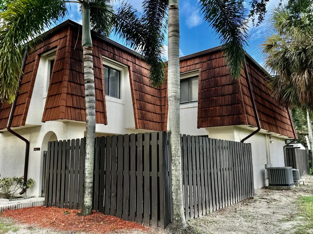 2216 White Pine Circle Greenacres FL 33415