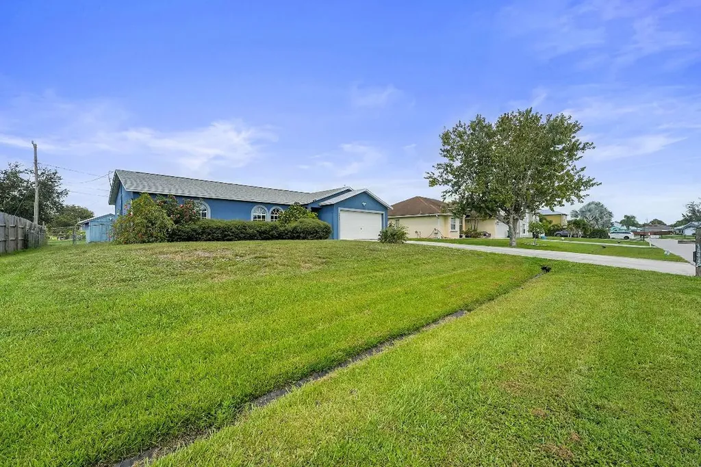 1642 SW Mcallister Lane Port St Lucie FL 34953