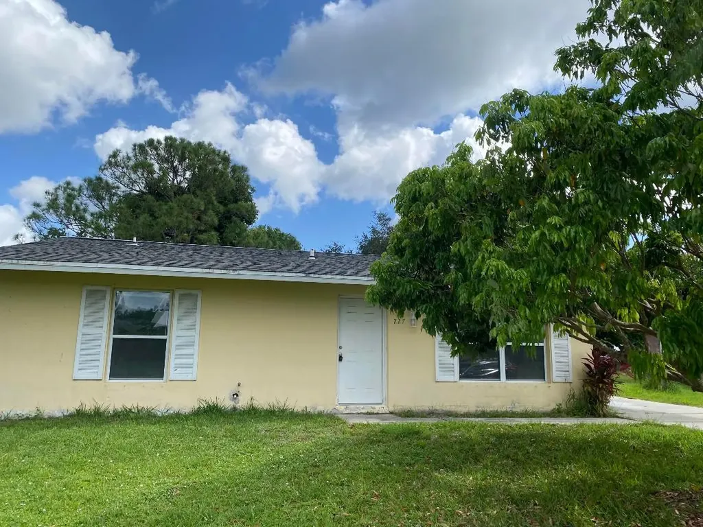 227 NE Camelot Drive Port St Lucie FL 34983