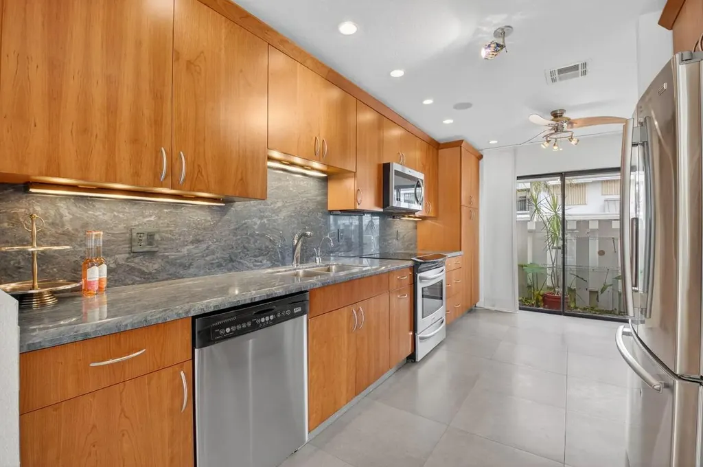 718 NE 12th Terrace Boynton Beach FL 33435
