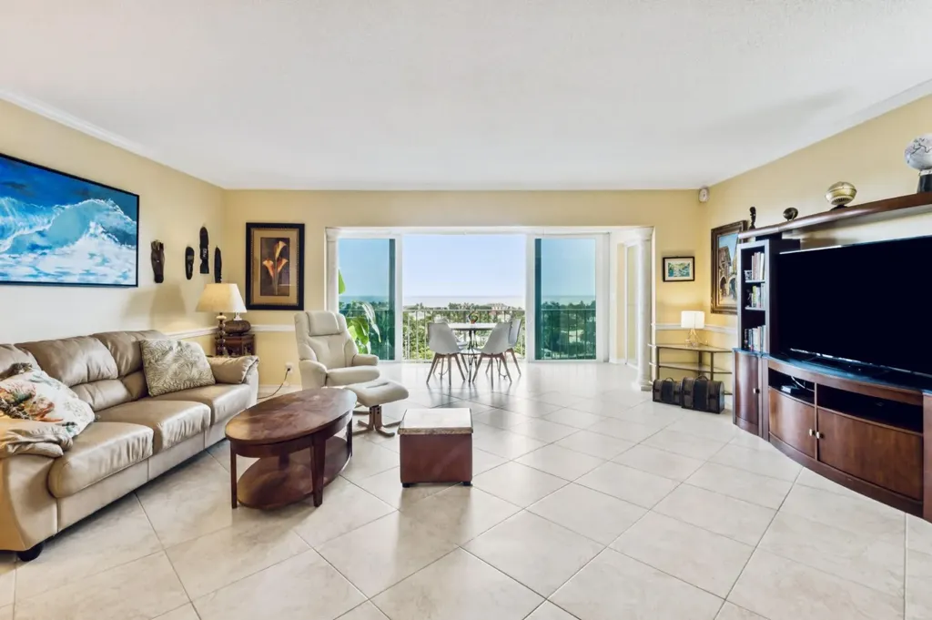 555 SE 6th Avenue Delray Beach FL 33483