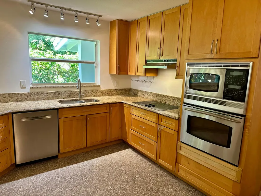 212 Kings Lynn Delray Beach FL 33444