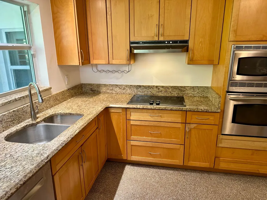 212 Kings Lynn Delray Beach FL 33444