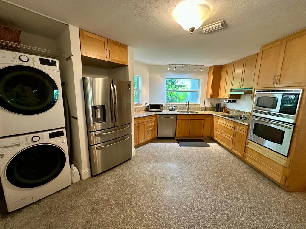 212 Kings Lynn Delray Beach FL 33444