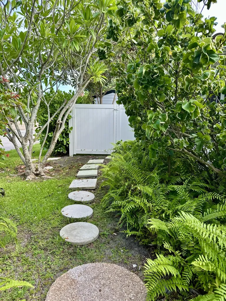 212 Kings Lynn Delray Beach FL 33444