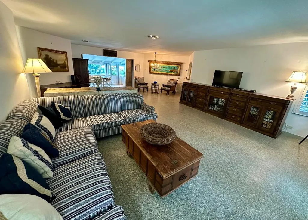 212 Kings Lynn Delray Beach FL 33444