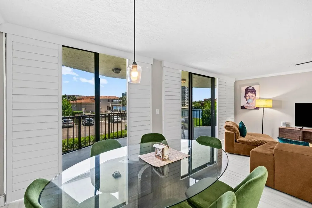899 Jeffery Street Boca Raton FL 33487