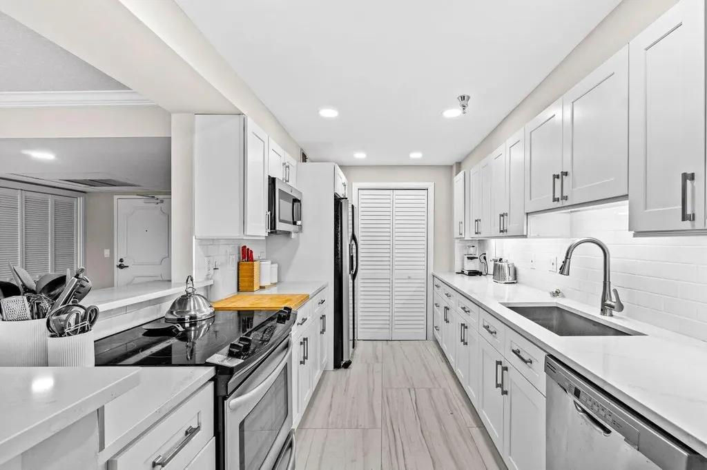 899 Jeffery Street Boca Raton FL 33487