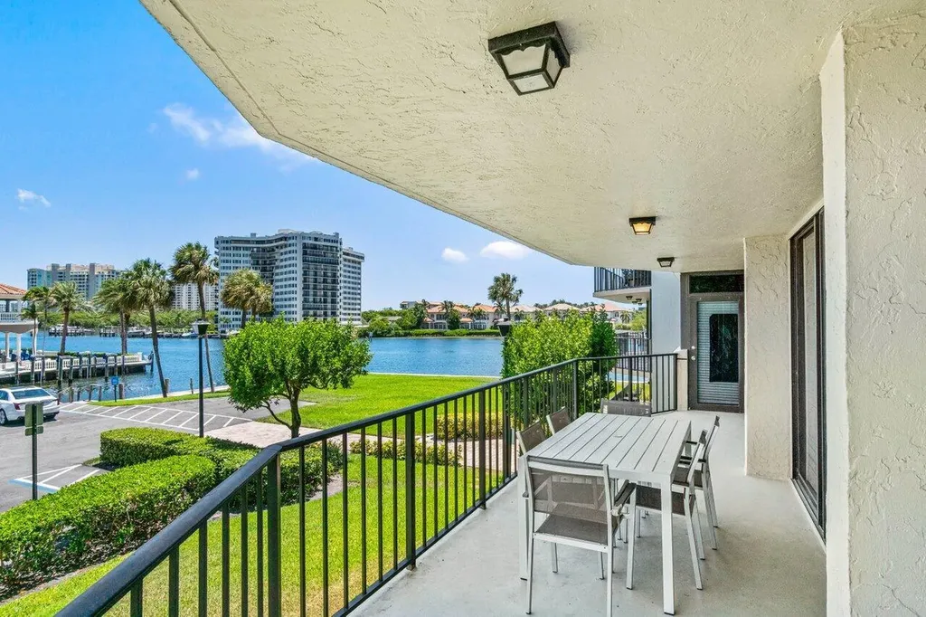 899 Jeffery Street Boca Raton FL 33487