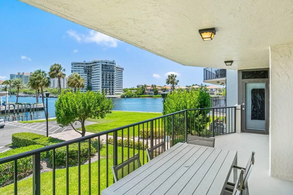 899 Jeffery Street Boca Raton FL 33487