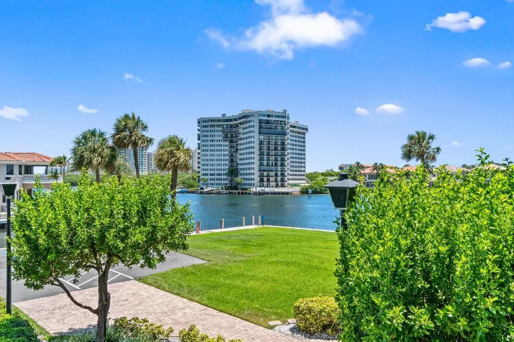 899 Jeffery Street Boca Raton FL 33487