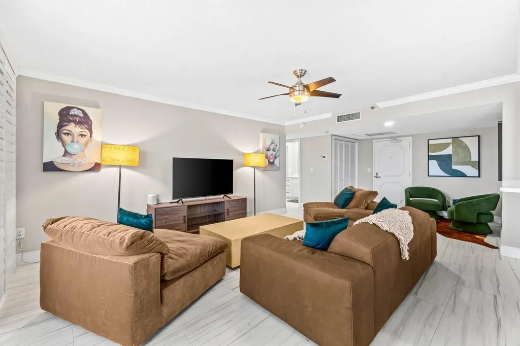 899 Jeffery Street Boca Raton FL 33487