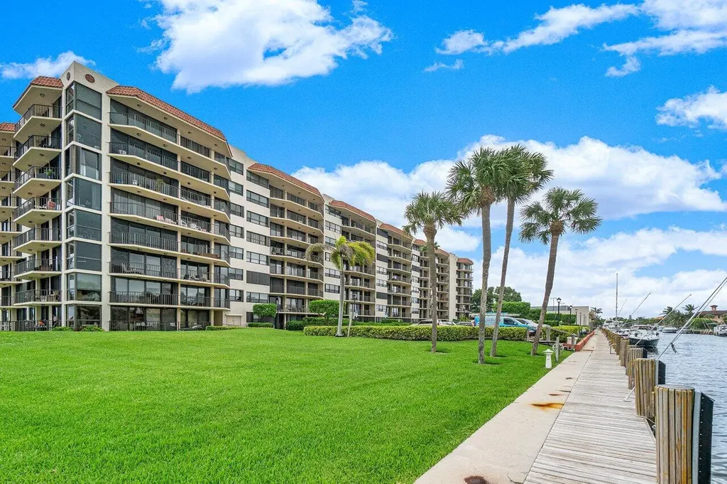 899 Jeffery Street Boca Raton FL 33487